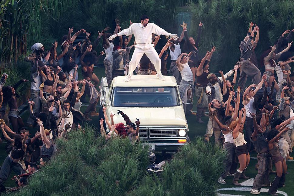 Bad Bunny a transformat pauza Super Bowl într-o declaraţie de dragoste pentru Puerto Rico. Trump: "Cel mai prost show, dezgustător" 1044562