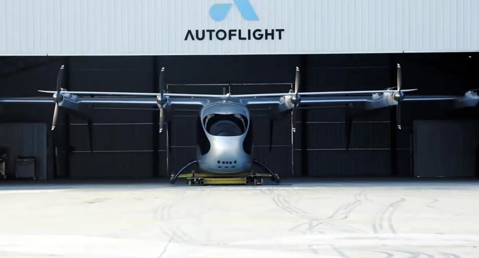 Cel mai greu „elicopter” electric din lume a fost testat cu succes: Are 10 locuri business și toaletă. Cum arată „Matrix” în zbor 1044798