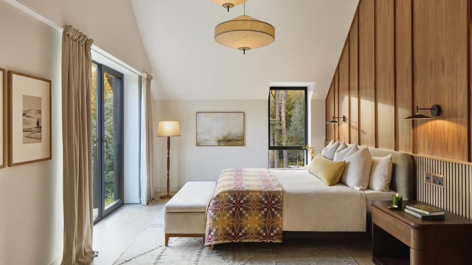 „De patru ani se plânge că tot particip”. O femeie nu și-a ascultat soțul și a jucat la tombolă. A câștigat o casă de lux și bani 1044780