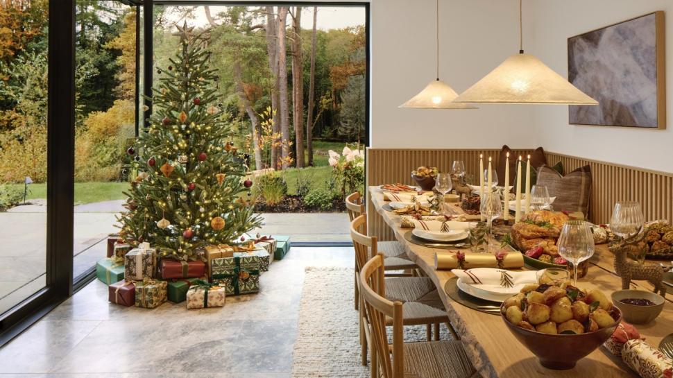 „De patru ani se plânge că tot particip”. O femeie nu și-a ascultat soțul și a jucat la tombolă. A câștigat o casă de lux și bani 1044781