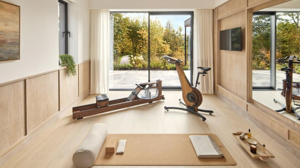 „De patru ani se plânge că tot particip”. O femeie nu și-a ascultat soțul și a jucat la tombolă. A câștigat o casă de lux și bani 1044782