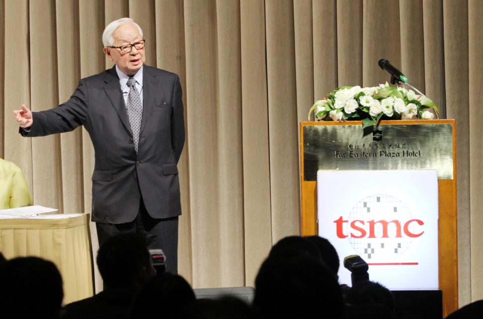 La 55 de ani, a fondat compania de care azi depinde toată lumea. Acum, la 94 de ani, are miliarde, iar CEO-ul Nvidia îl scoate la cină 1044713