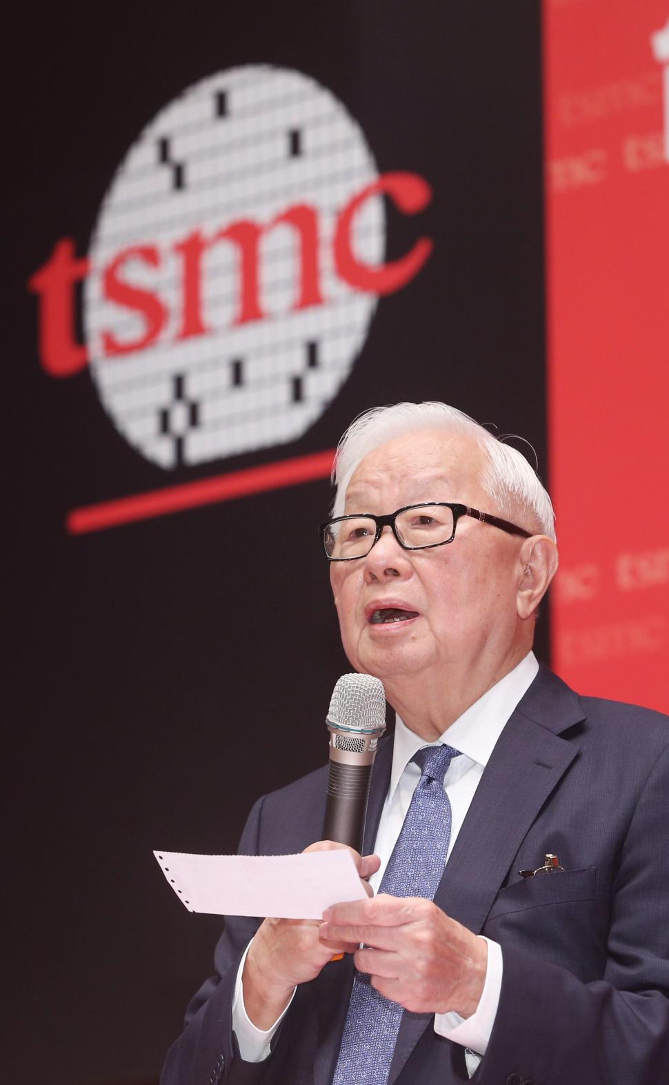 La 55 de ani, a fondat compania de care azi depinde toată lumea. Acum, la 94 de ani, are miliarde, iar CEO-ul Nvidia îl scoate la cină 1044715