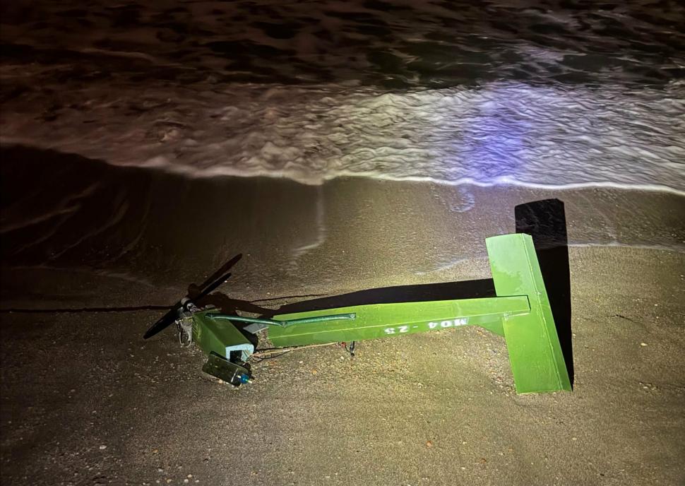 O dronă neidentificată a fost descoperită pe plajă la Mamaia. Miruță: „Deocamdată nu știm dacă s-a prăbușit” 1044880