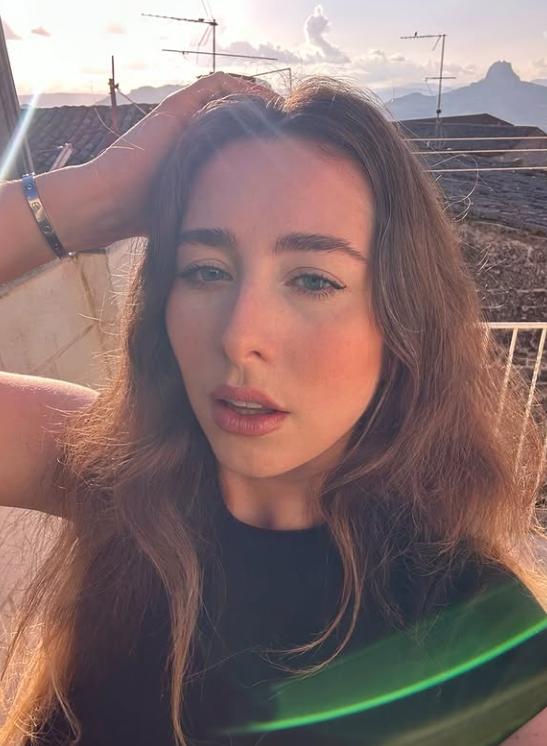 O tânără care a cumpărat o casă cu 17 camere în Sicilia cu banii de-o mașină spune cât au costat-o renovările și dacă a meritat efortul 1044663