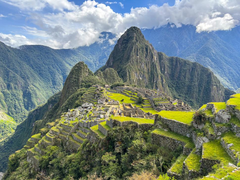 "Dezastrul s-a produs deja". Un controversat aeroport se construiește în Valea Sacră din Peru. Machu Picchu, în pericol 1045050