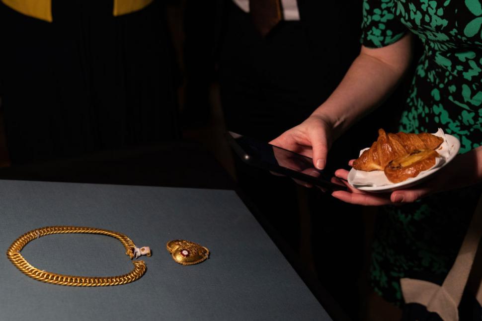 Muzeul Britanic păstrează un pandantiv care i-a aparținut lui Henric al VIII-lea, după donații de 3,5 milioane de lire sterline 1044927