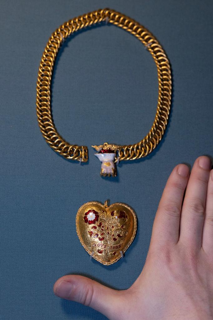 Muzeul Britanic păstrează un pandantiv care i-a aparținut lui Henric al VIII-lea, după donații de 3,5 milioane de lire sterline 1044929