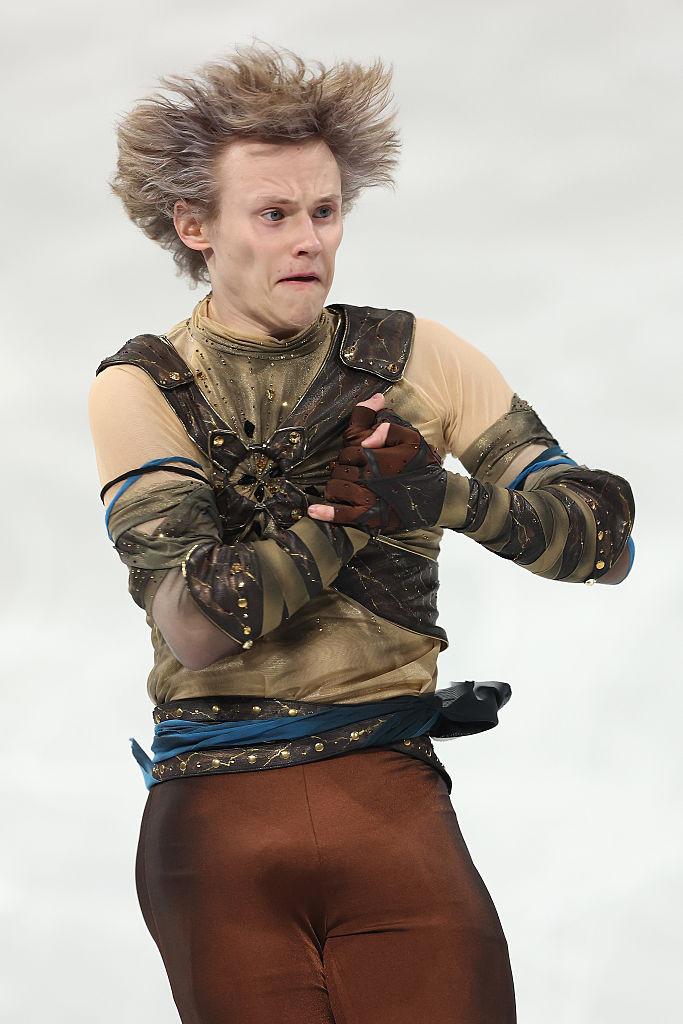 Cât câștigă Ilia Malinin, patinatorul de 21 de ani de la JO 2026 care sfidează gravitația. Este supranumit „Zeul cvadruplelor” 1045283