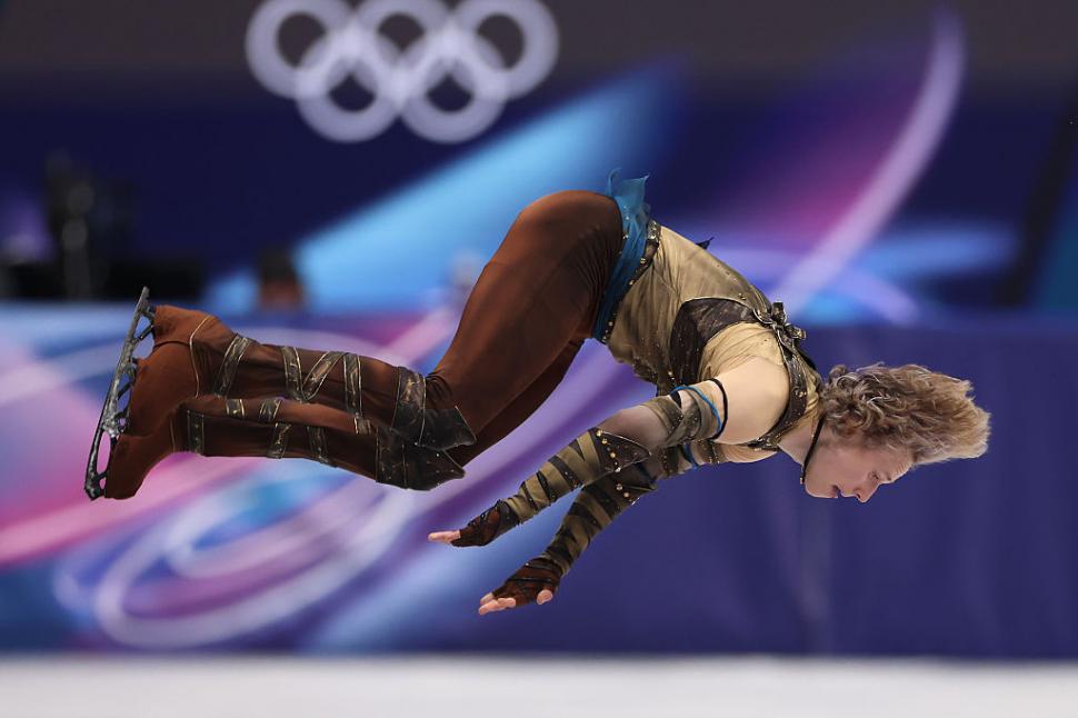 Cât câștigă Ilia Malinin, patinatorul de 21 de ani de la JO 2026 care sfidează gravitația. Este supranumit „Zeul cvadruplelor” 1045289