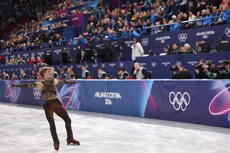 Cât câștigă Ilia Malinin, patinatorul de 21 de ani de la JO 2026 care sfidează gravitația. Este supranumit „Zeul cvadruplelor” 1045291