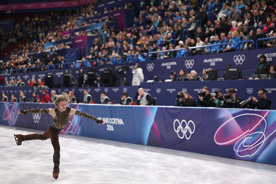 Cât câștigă Ilia Malinin, patinatorul de 21 de ani de la JO 2026 care sfidează gravitația. Este supranumit „Zeul cvadruplelor” 1045294