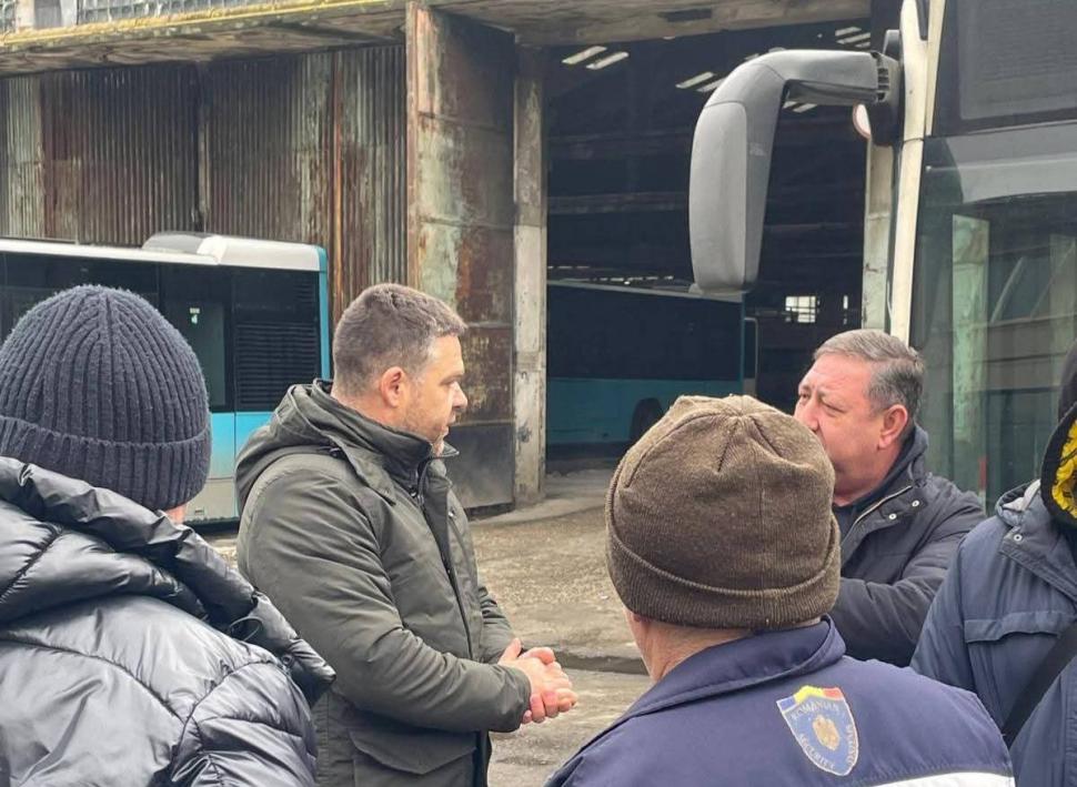 Ciucu a început inspecțiile la STB: „Sunt la autobaza Floreasca. Nu am anunțat pe nimeni că vin. Condițiile sunt execrabile” 1045376