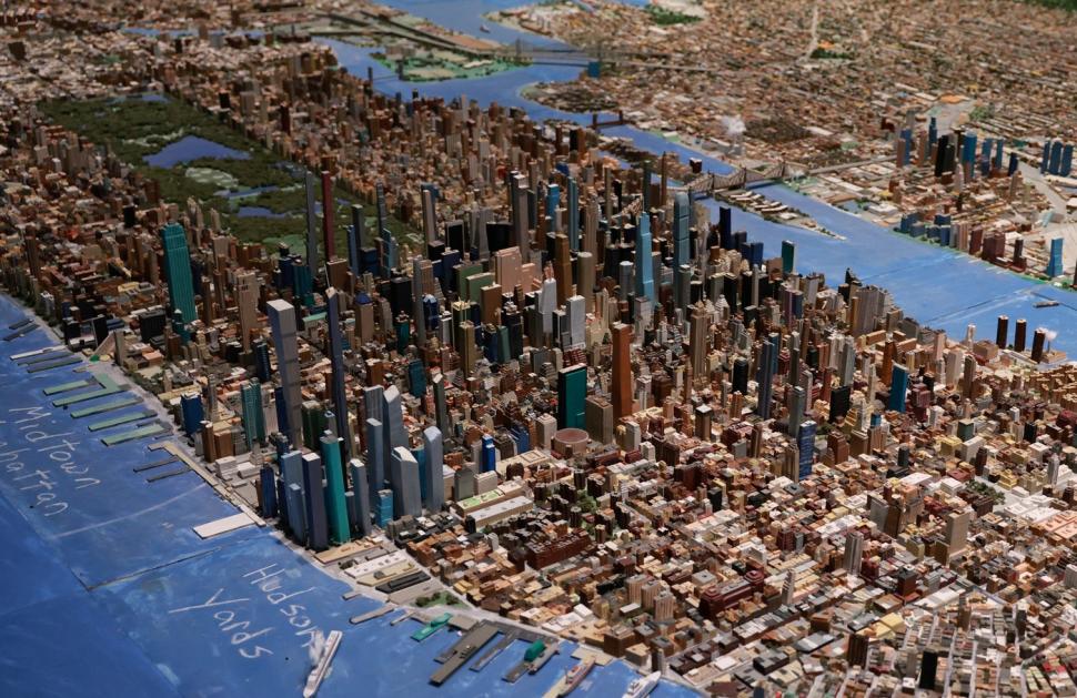 Un șofer de TIR a construit o machetă imensă a oraşului New York, în 21 de ani, într-un subsol. Acum, un muzeu expune „Little Apple” 1045398