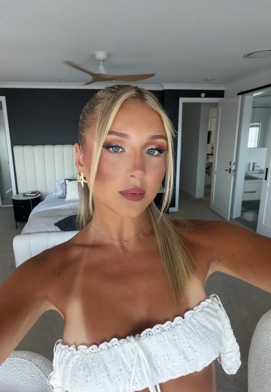 O tânără a văzut un „tip drăguț” în avion și i-a trimis un bilet. Acum, povestea este virală, iar specialiștii vorbesc de un fenomen 1045630