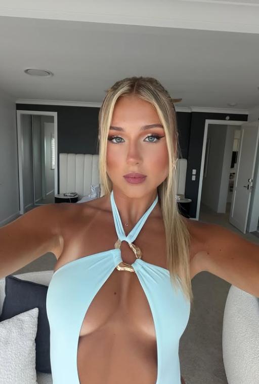 O tânără a văzut un „tip drăguț” în avion și i-a trimis un bilet. Acum, povestea este virală, iar specialiștii vorbesc de un fenomen 1045634