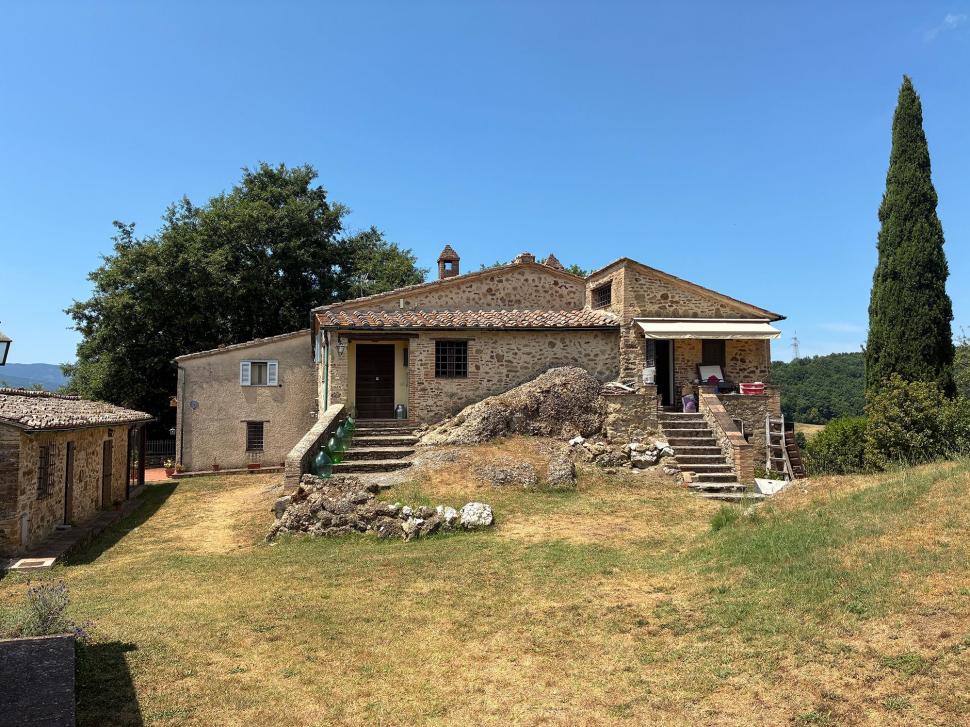 Un american a plătit 1 milion de euro pe o casă în Toscana și s-a mutat cu familia în Italia: O singură vizită în acest sat l-a convins 1045733