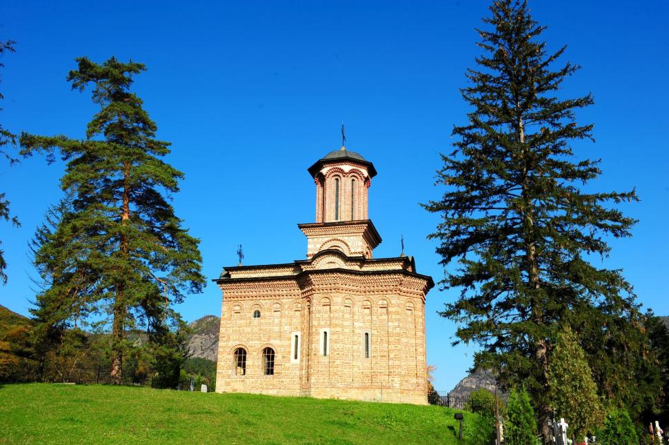 Arheologii români analizează ADN-ul din osemintele lui Mircea cel Bătrân, ca să afle dacă domnitorul chiar se află îngropat la Cozia 1046274