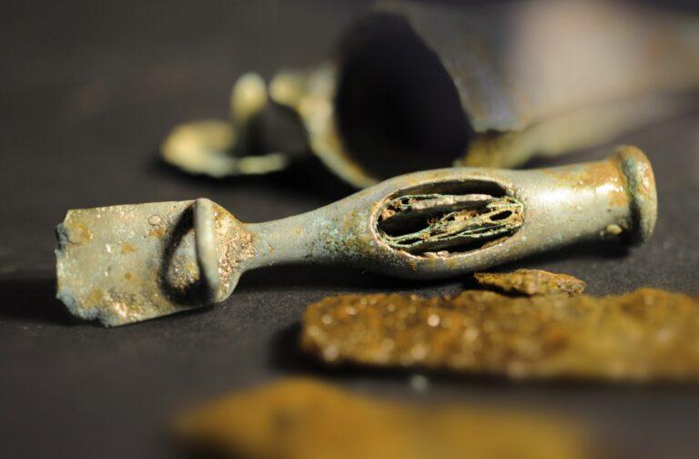 Comori descoperite în România cu detectorul de metale: 18 artefacte de mare valoare sunt expuse la Mureș 1045660