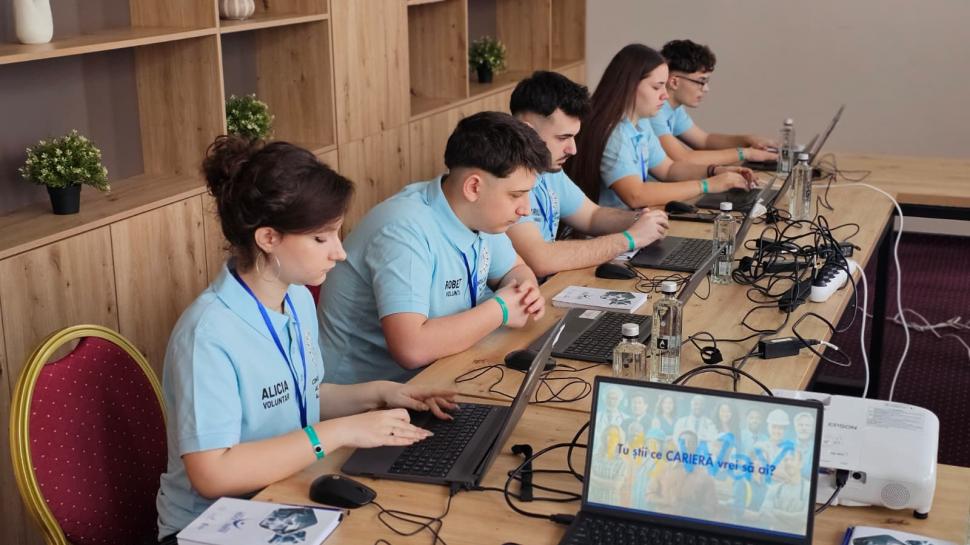 Liceeni din Alexandria își descoperă vocația prin programul „Vocație și Tradiție” 1046228