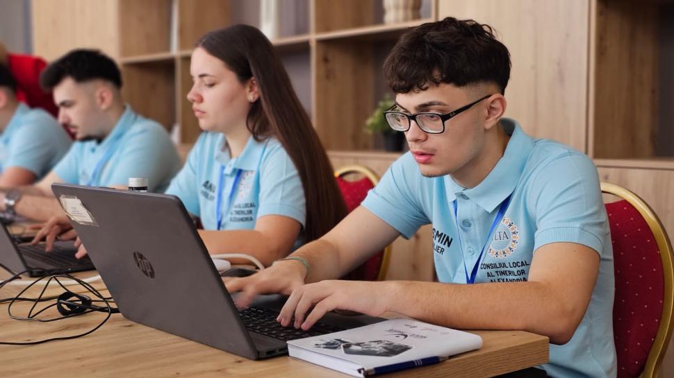 Liceeni din Alexandria își descoperă vocația prin programul „Vocație și Tradiție” 1046230