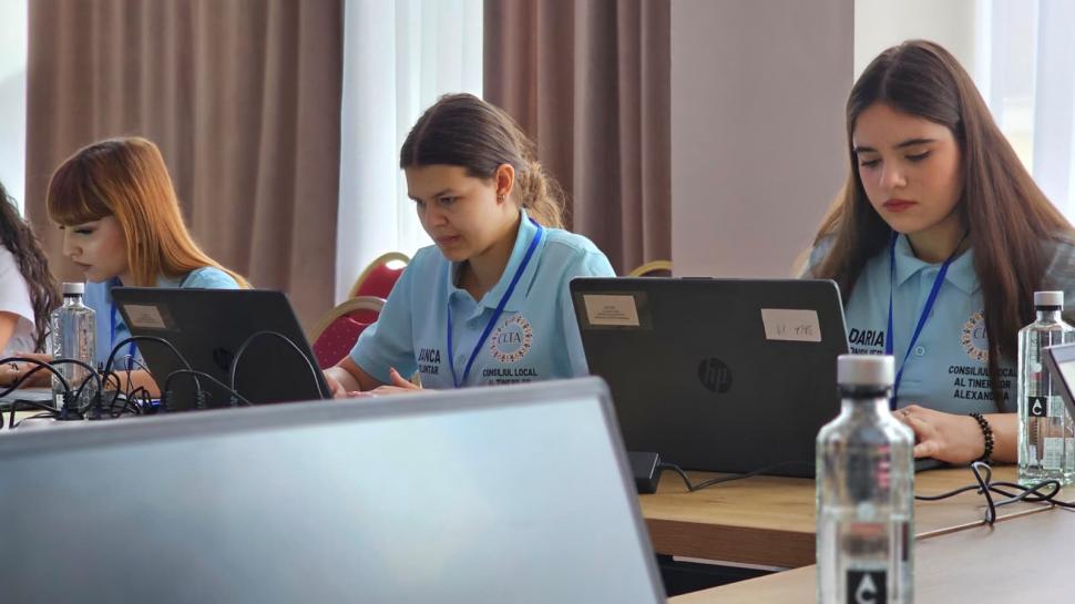 Liceeni din Alexandria își descoperă vocația prin programul „Vocație și Tradiție” 1046234