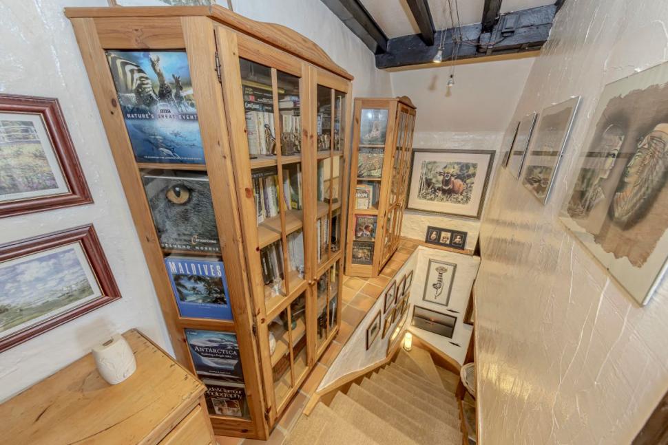 O casă veche de 500 de ani, săpată în stâncă, tocmai a fost scoasă la vânzare, iar oamenii sunt cuceriți de ea. Cum arată în interior 1046381