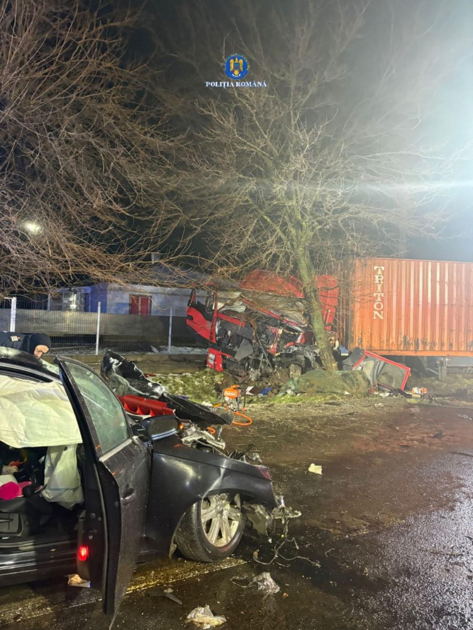 Accident teribil în Ialomița: doi oameni au murit, după ce o mașină a intrat pe contrasens și s-a izbit de un TIR 1046910