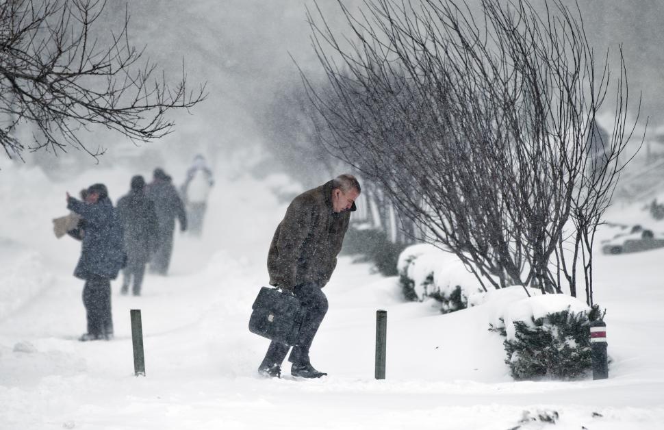 ninsoare si frig in bucurești