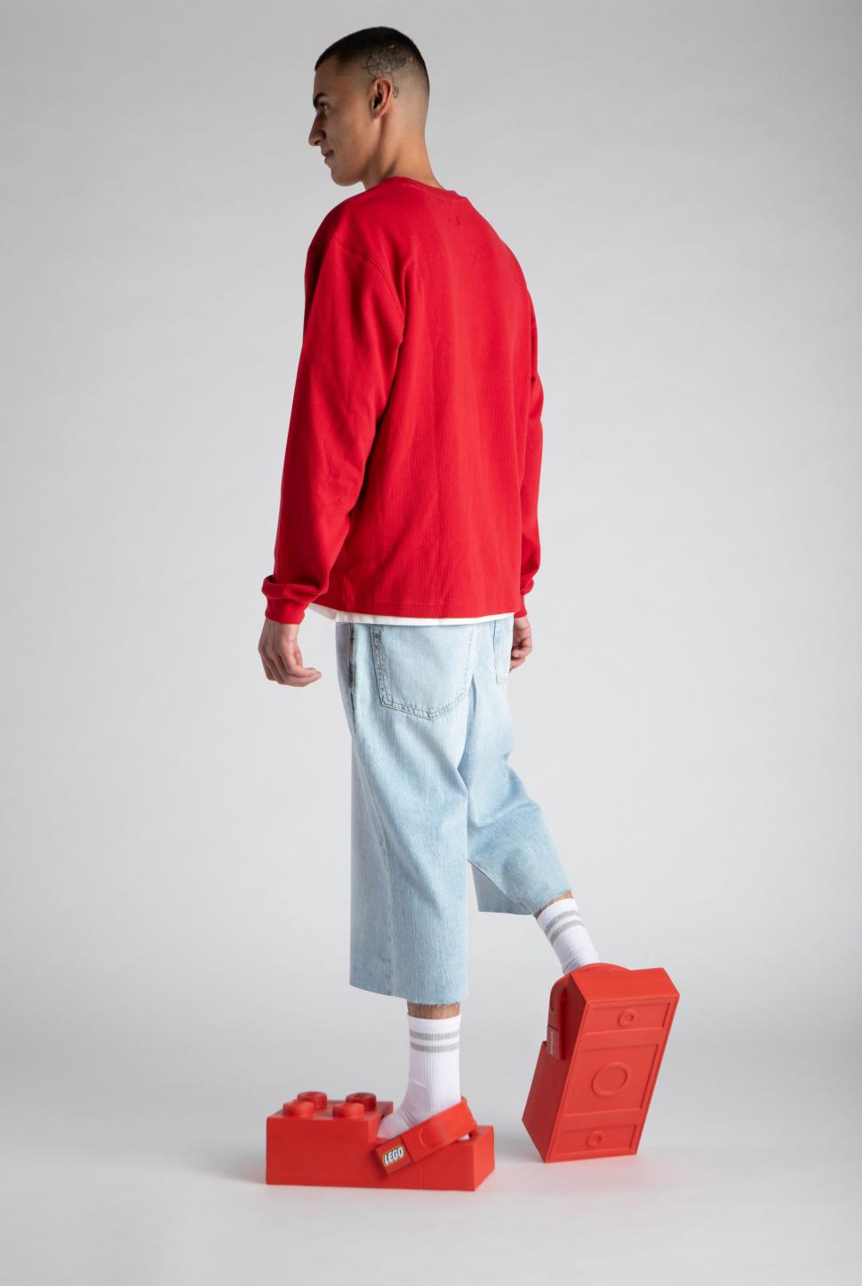 Crocs și Lego au lansat saboții în formă de cărămidă, la 230€. Rich i-a testat o zi în oraș, sala de sport și club și a spus cum a fost 1046729