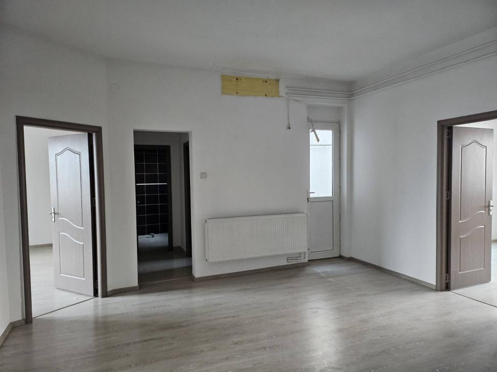 Cum arată o garsonieră convenabilă pe care Primăria Bucureşti o închiria cu 46 lei, lunar. Chiriile vor costa de peste 10 ori mai mult 1046937