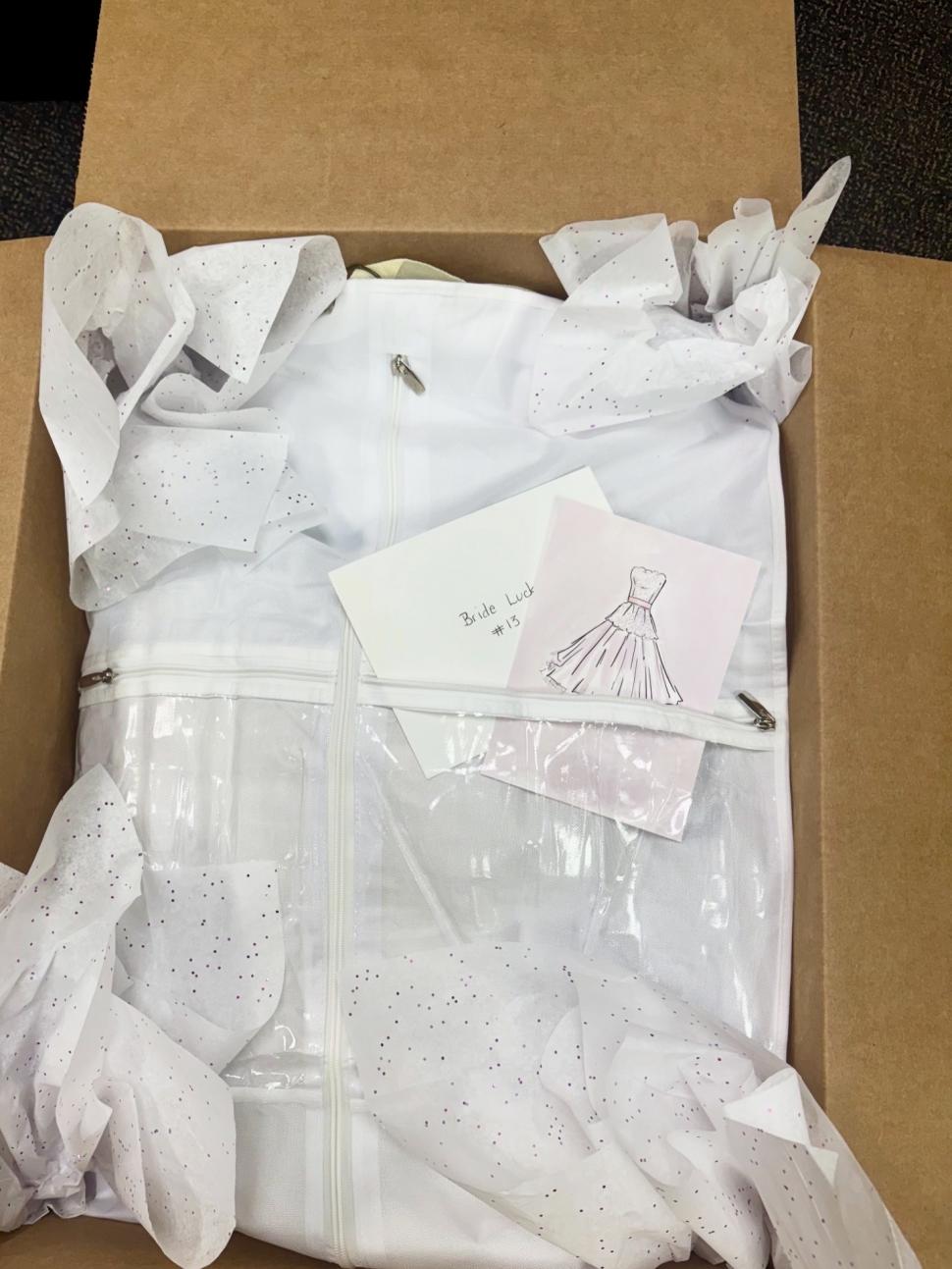 O rochie de mireasă a ajutat 13 femei în ziua nunții, pe parcursul a zece ani: Totul a început cu o conversație între două necunoscute 1046754