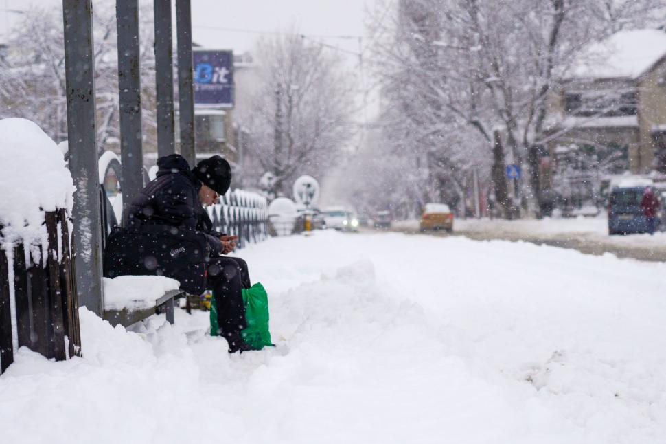 Cum arată Capitala sub jumătate de metru de zăpadă. Nu a mai nins așa mult în București de 18 ani: Copiii se joacă, adulții se plâng 1047178