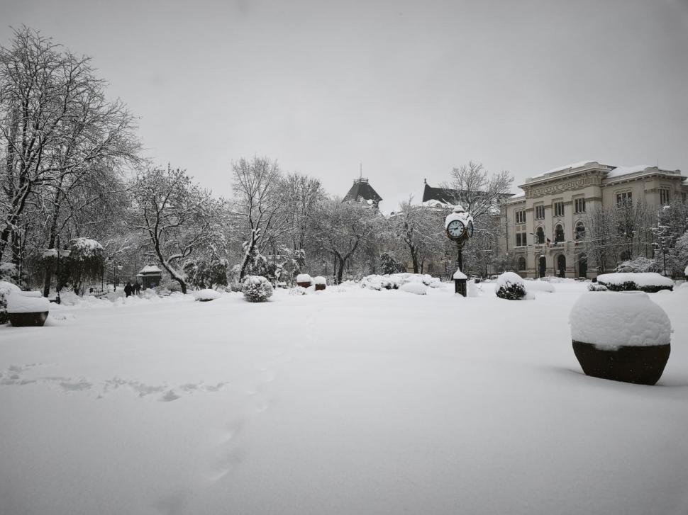 Cum arată Capitala sub jumătate de metru de zăpadă. Nu a mai nins așa mult în București de 18 ani: Copiii se joacă, adulții se plâng 1047188