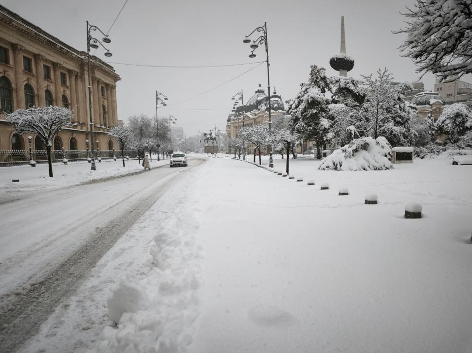 Cum arată Capitala sub jumătate de metru de zăpadă. Nu a mai nins așa mult în București de 18 ani: Copiii se joacă, adulții se plâng 1047192