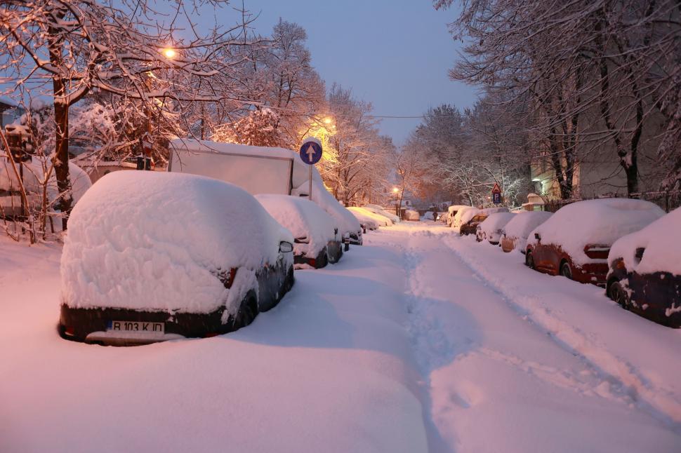 Cum arată Capitala sub jumătate de metru de zăpadă. Nu a mai nins așa mult în București de 18 ani: Copiii se joacă, adulții se plâng 1047203