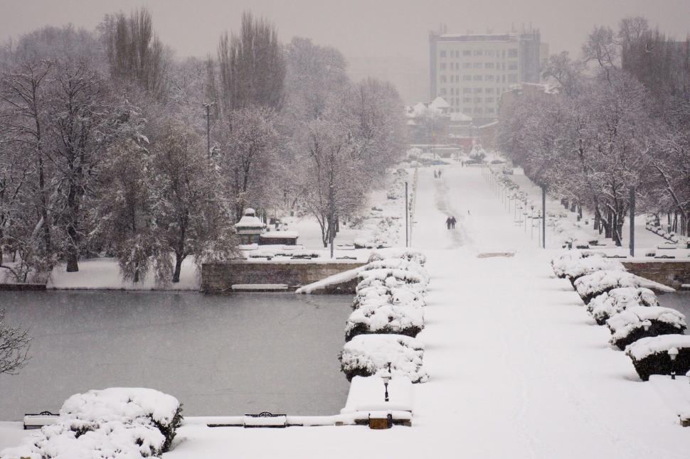 Cum arată Capitala sub jumătate de metru de zăpadă. Nu a mai nins așa mult în București de 18 ani: Copiii se joacă, adulții se plâng 1047207