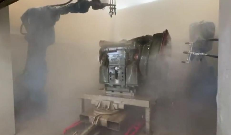 Cum arată și cum acționează "Caracatița mecanică" pusă la curățat tancuri israeliene. În două ore n-are ce face 1047174