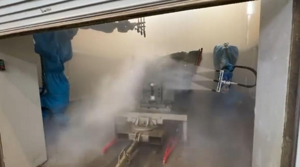 Cum arată și cum acționează "Caracatița mecanică" pusă la curățat tancuri israeliene. În două ore n-are ce face 1047175