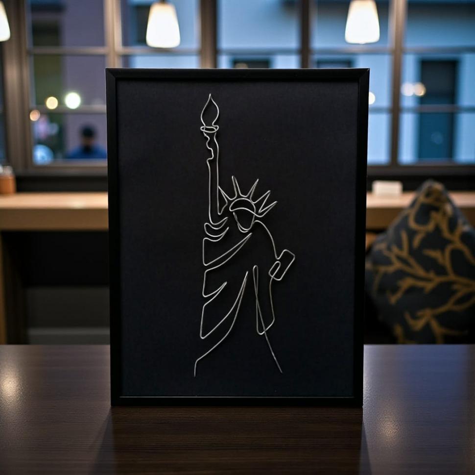 Povestea lui Paul, tânărul din Cluj care a transformat reciclarea unui material banal într-o afacere de succes: „Îndoi sârmă” 1047368