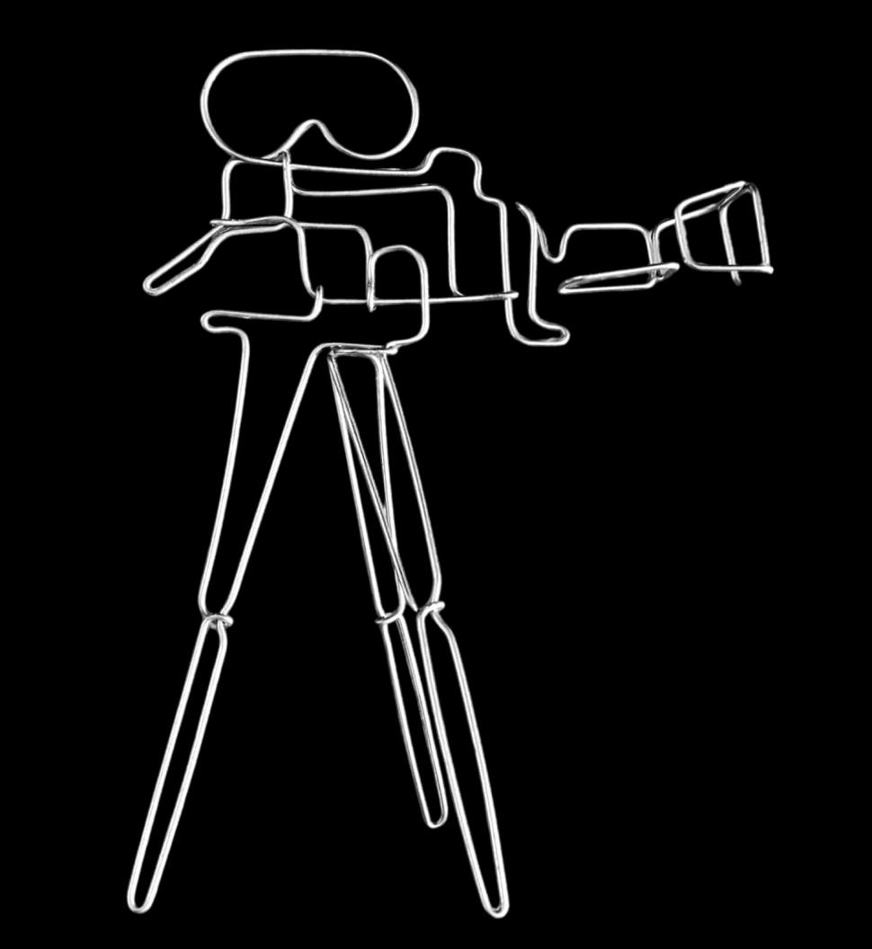 Povestea lui Paul, tânărul din Cluj care a transformat reciclarea unui material banal într-o afacere de succes: „Îndoi sârmă” 1047371