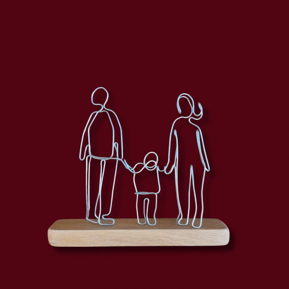 Povestea lui Paul, tânărul din Cluj care a transformat reciclarea unui material banal într-o afacere de succes: „Îndoi sârmă” 1047375