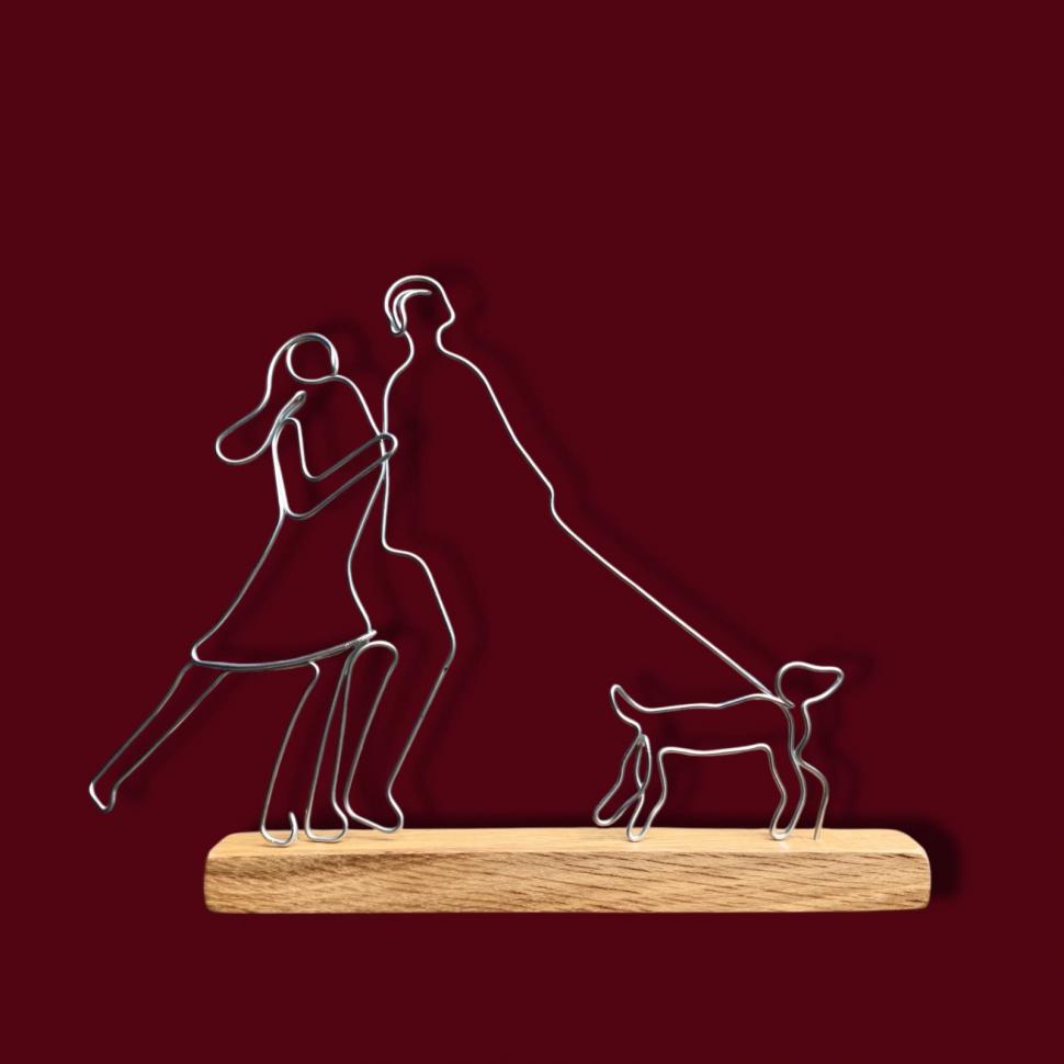 Povestea lui Paul, tânărul din Cluj care a transformat reciclarea unui material banal într-o afacere de succes: „Îndoi sârmă” 1047380