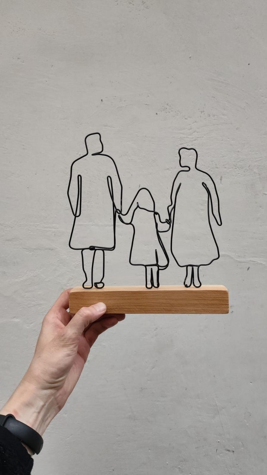 Povestea lui Paul, tânărul din Cluj care a transformat reciclarea unui material banal într-o afacere de succes: „Îndoi sârmă” 1047384