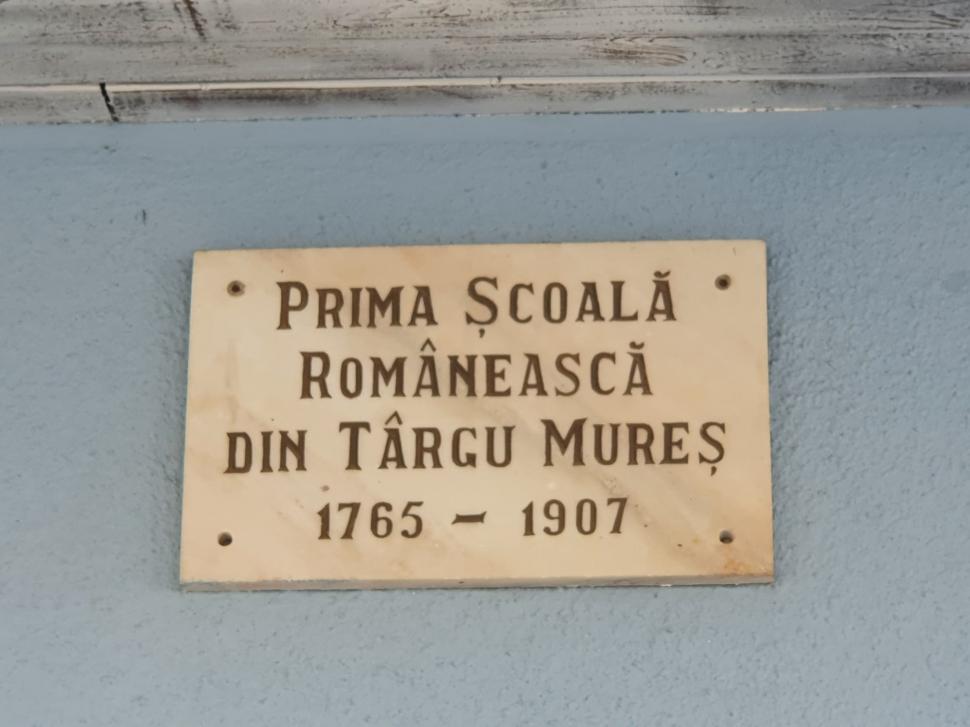 Prima şcoală românească din Târgu Mureş, care a funcţionat între 1765-1912, a fost redeschisă. Un preot întors din Spania a restaurat-o 1047562