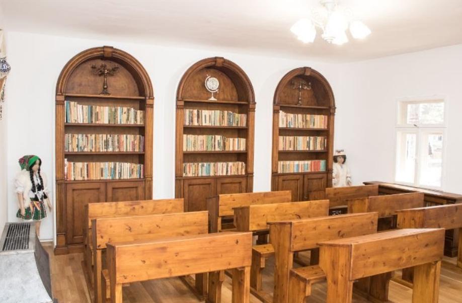 Prima şcoală românească din Târgu Mureş, care a funcţionat între 1765-1912, a fost redeschisă. Un preot întors din Spania a restaurat-o 1047566