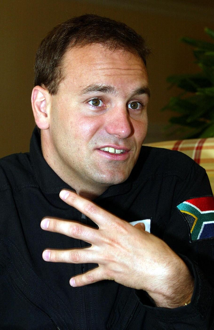 Un miliardar din Africa de Sud le dă câte 1.000 de dolari pe an oamenilor de pe insula unde are el resorturi de lux  1047857