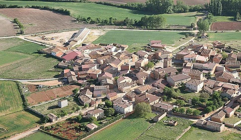 Un sat spaniol frumos, la 2 ore de Madrid, oferă gratuit o casă unei familii dispuse să se mute aici și să administreze barul local 1047704