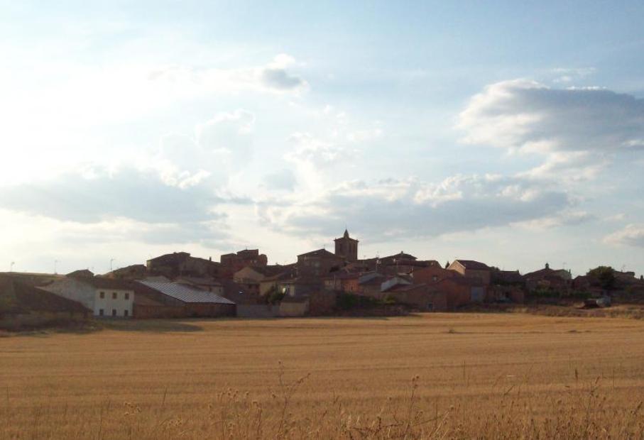 Un sat spaniol frumos, la 2 ore de Madrid, oferă gratuit o casă unei familii dispuse să se mute aici și să administreze barul local 1047706