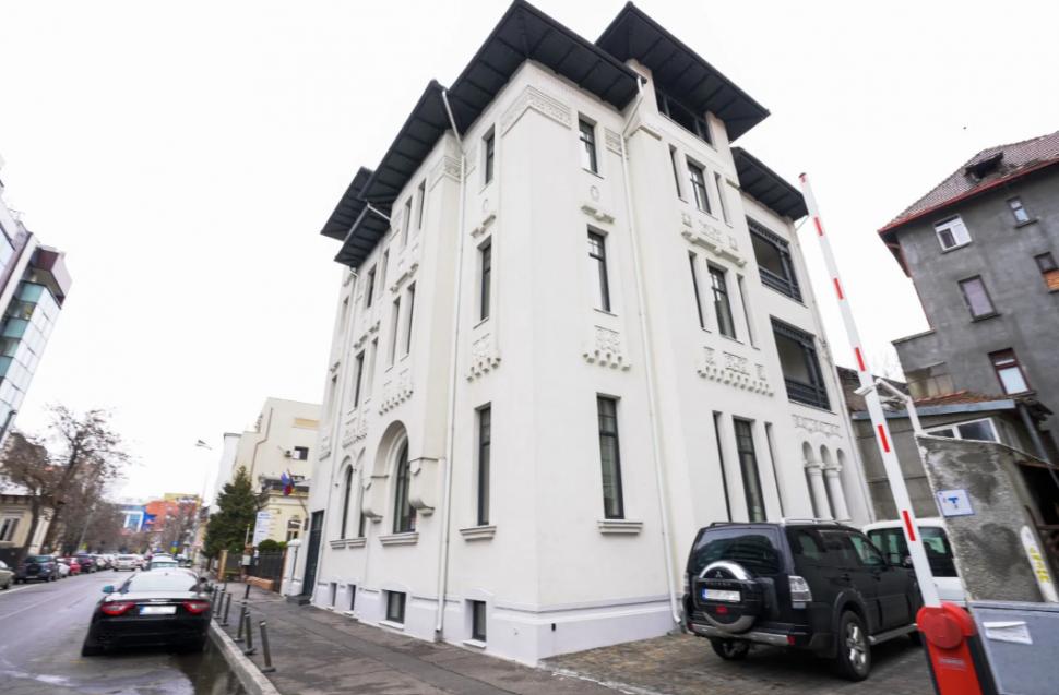 Ocazie rară în București. Se vinde un conac interbelic spectaculos, complet restaurat, aflat în centru. Suprafață, camere și preț 1047252